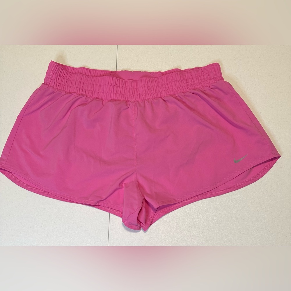 Nike One Women's Dri-FIT Mid-Rise 3" Brief-Lined Shorts Pink Size XL‎